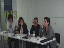 Mesa III. Las transformaciones de la Sociedad Civil en la Sociedad de la Información y el ConocimientoOscar Mateos presenta la mesa apuntando algunos aspectos que servirán como punto de partida de la reflexión entre los movimientos sociales existentes y los nuevos movimientos (15M): El movimiento del 15M como espacio donde conciliar movimientos existentes y amplificar su esencia de forma conjunta: el espíritu del 15M. La resistencia del 15M de los poderes tradicionales. Convivencia entre la mo